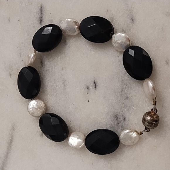 Vintage Iridescent Coin Pearls & Black Faceted Onyx Bead Bracelet Magnetic Clasp - Picture 12 of 12